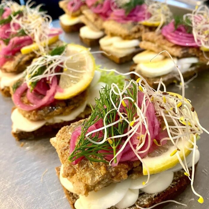 Smörrebröd med stekt sill