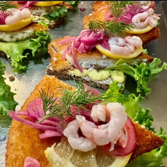 Smörrebröd med friterad spätta