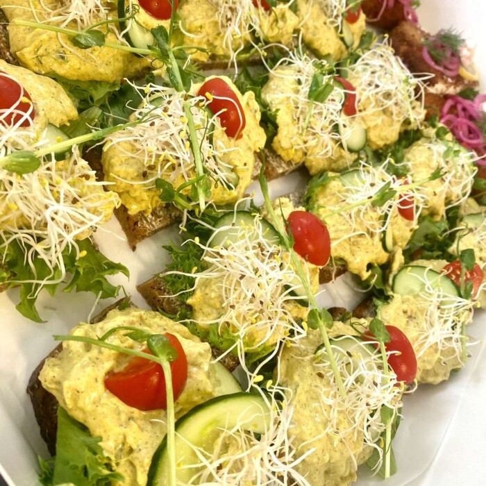 Smörrebröd med kyckling curry röra