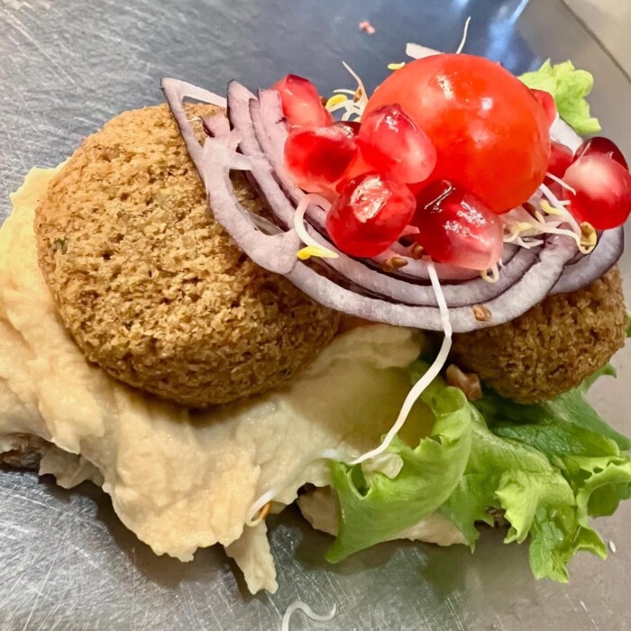 Smörrebröd med falafel och hummus (Vegetarisk)