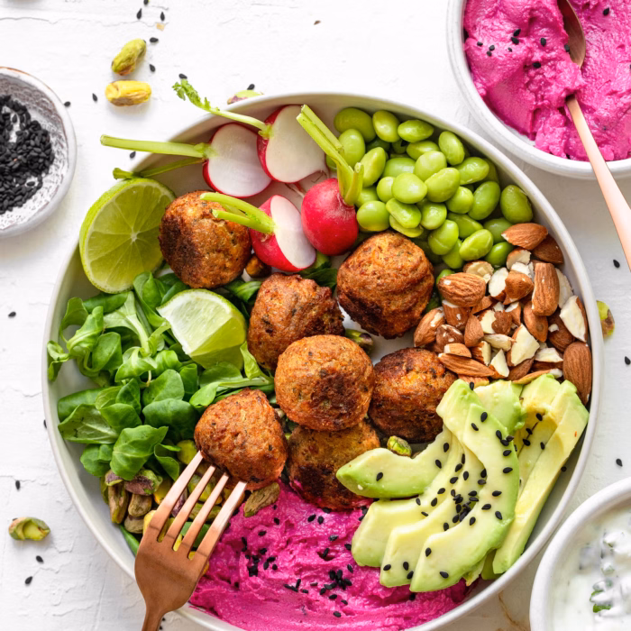 Vego Poké bowl med bönbollar (vegetable balls)