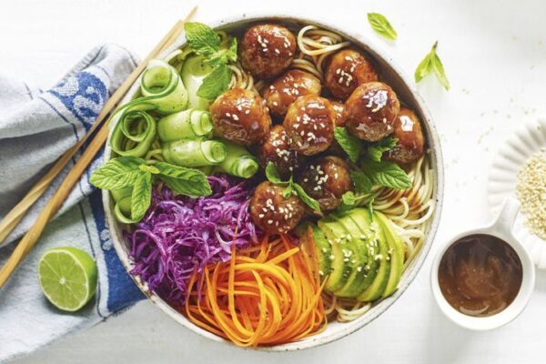 Poké bowl med köttbullar